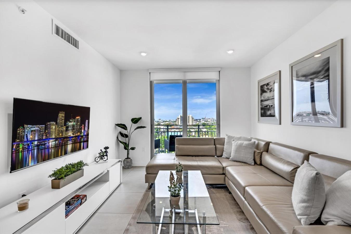 Chic 3 Bed Retreat Mins Brickell With Free Parking