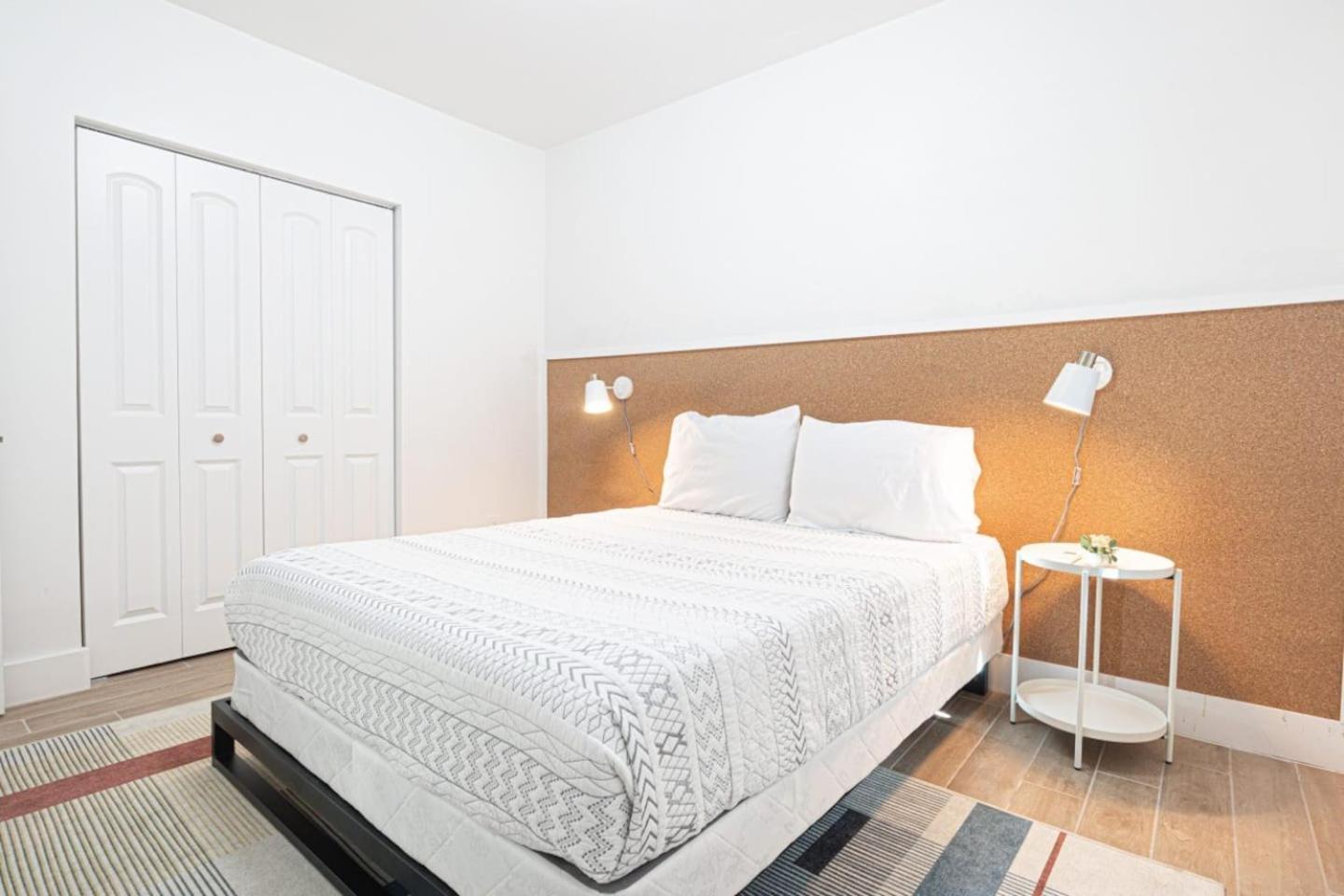 Stylish 2bed El Portal *