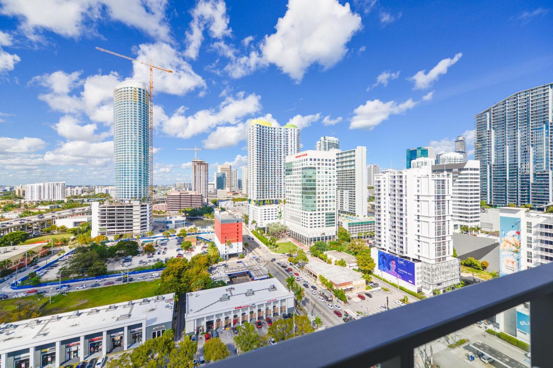 Prime Location: Luxury At Brickell Appartement *