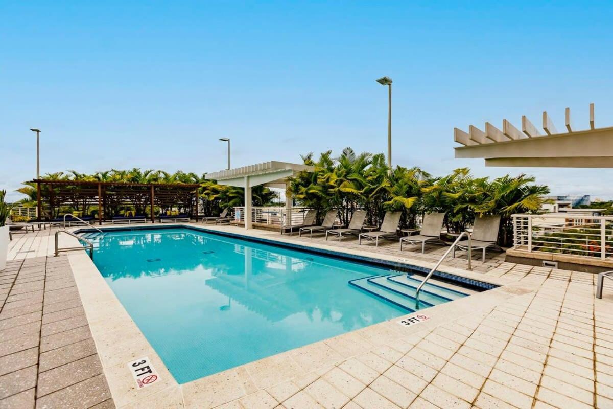 Vakantiehuis Palm Place Heart Of With Parking Pool And Gym Miami