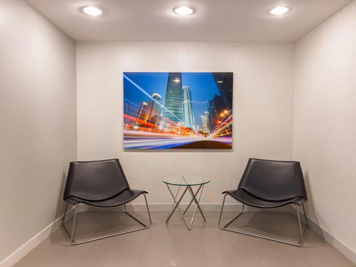 Palm Place Heart Of With Parking Pool And Gym Vakantiehuis