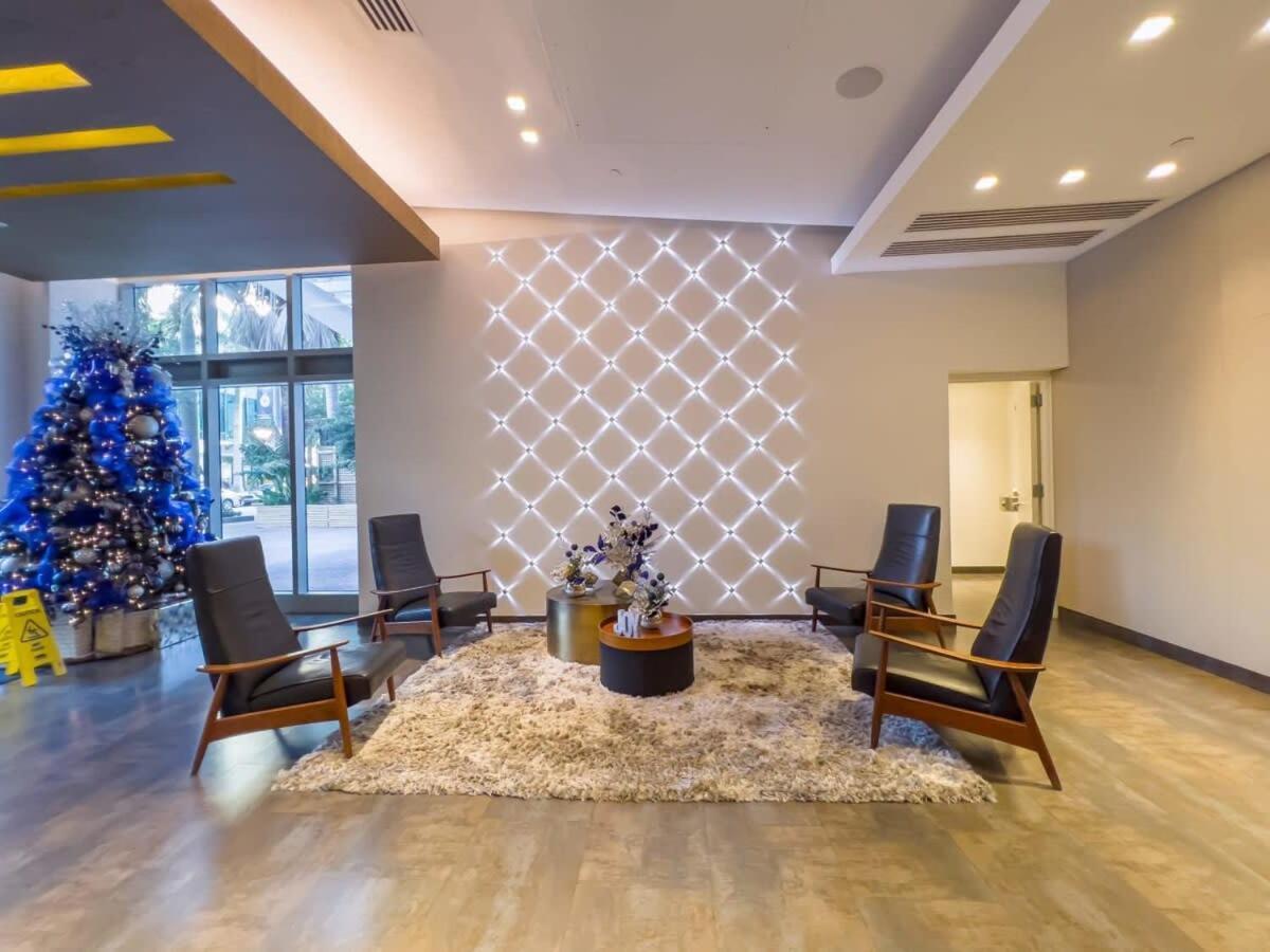 Vakantiehuis Palm Place Heart Of With Parking Pool And Gym *