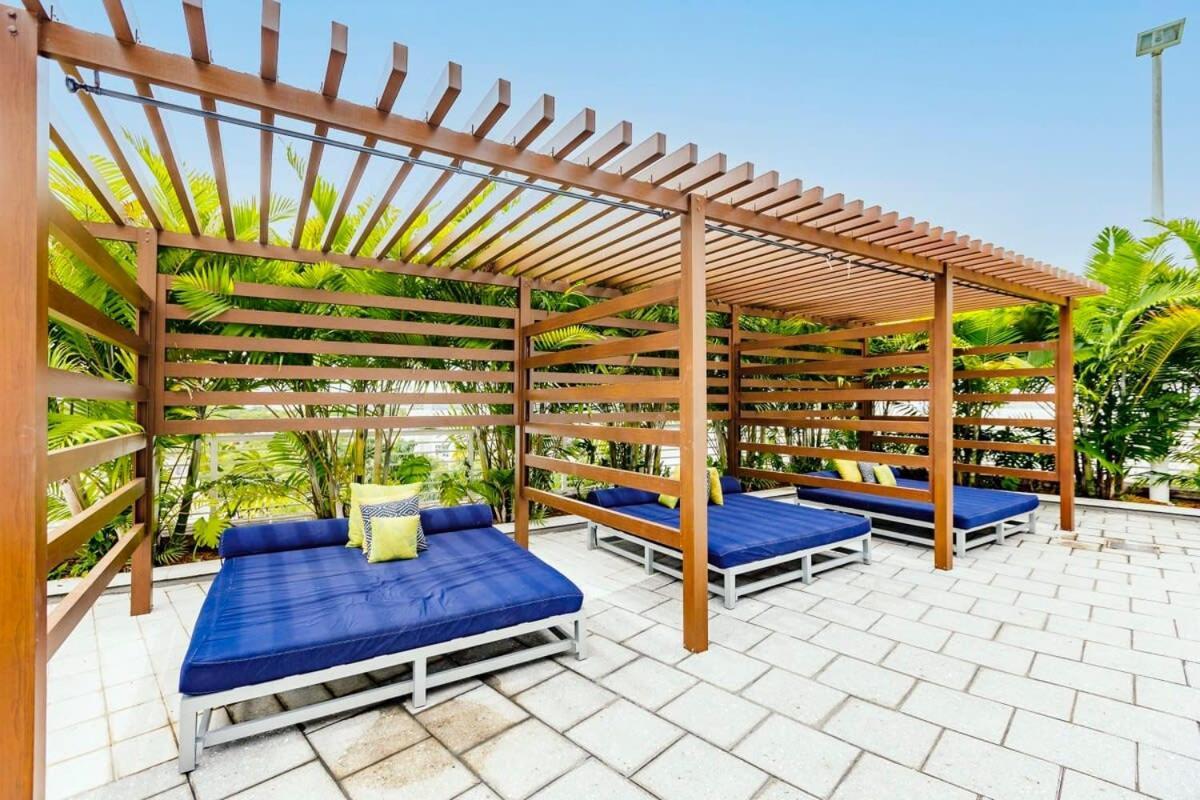 Palm Place Heart Of With Parking Pool And Gym Vakantiehuis *