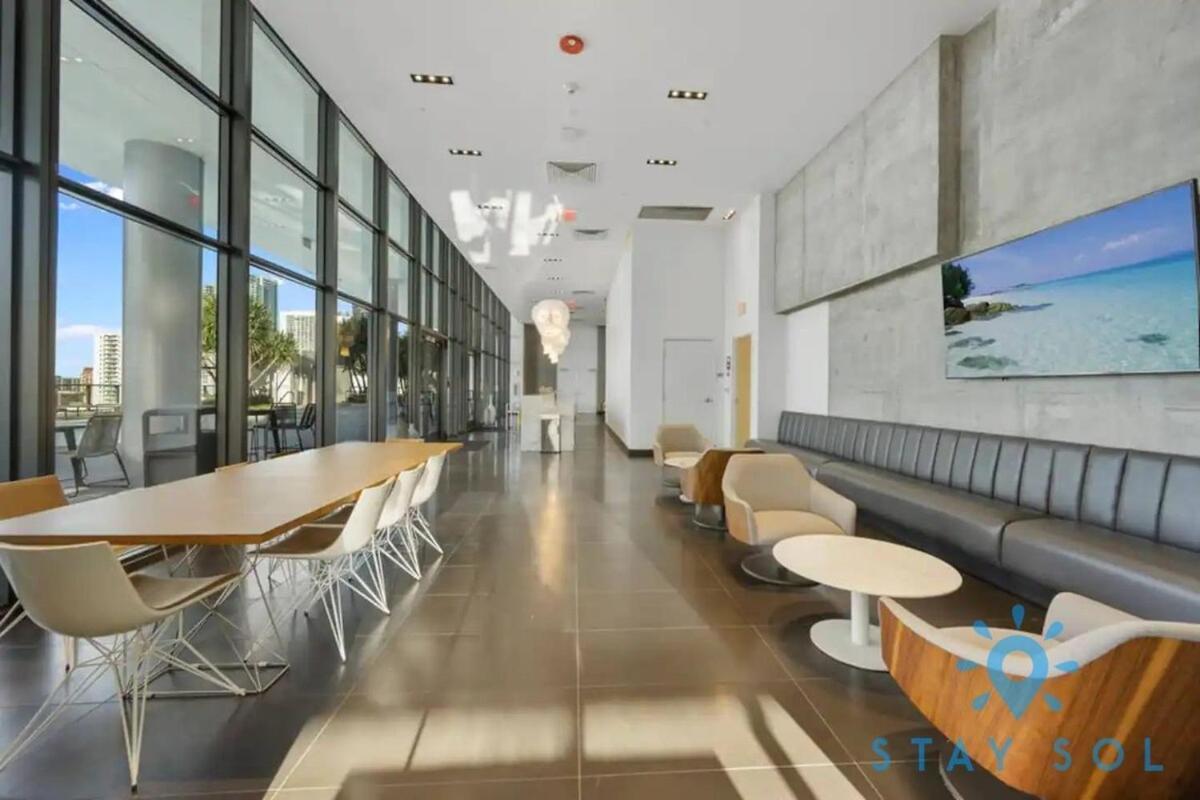 Modern Gem - View - Free Parking Apartment