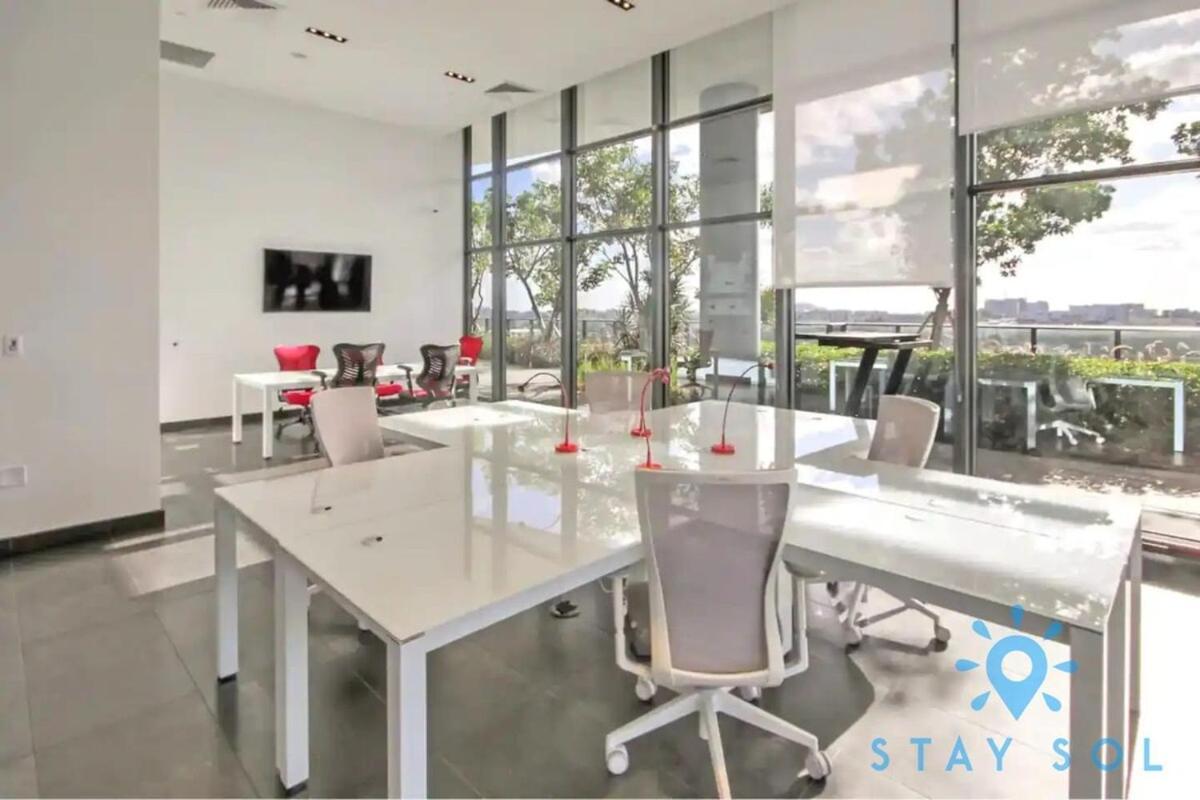 Modern Gem - View - Free Parking Apartment *