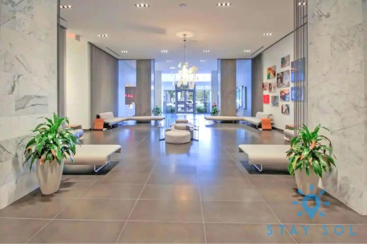 Modern Gem - View - Free Parking Apartment