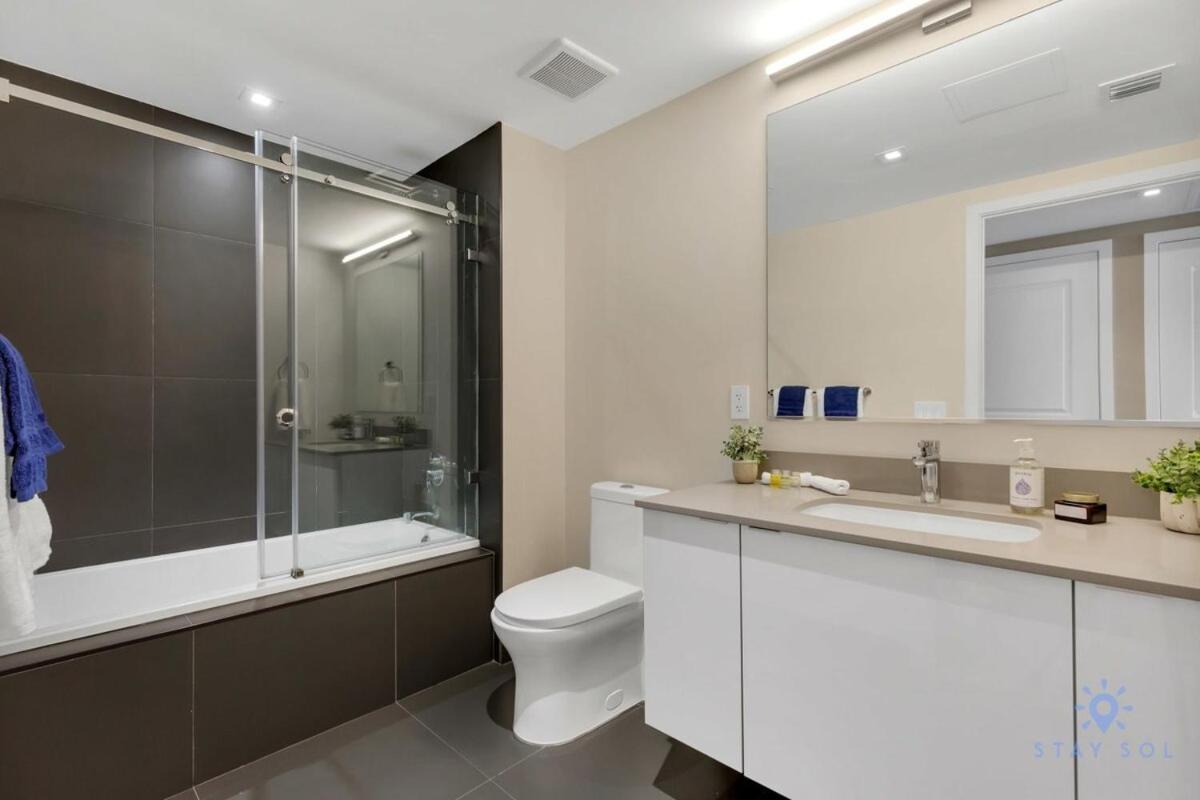 Modern Gem - View - Free Parking Apartment