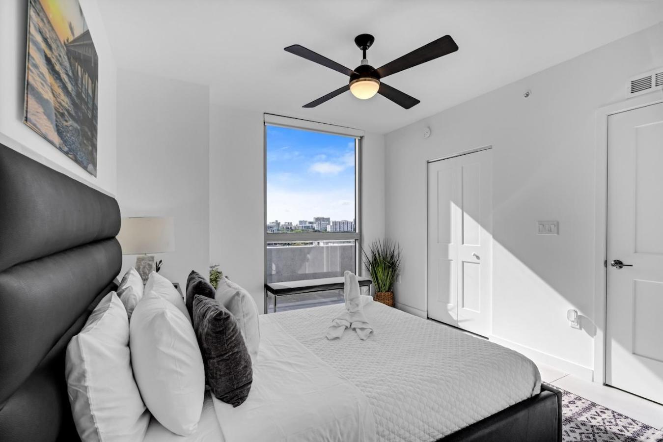 Chic 3 Bed Retreat Mins Brickell With Free Parking Miami