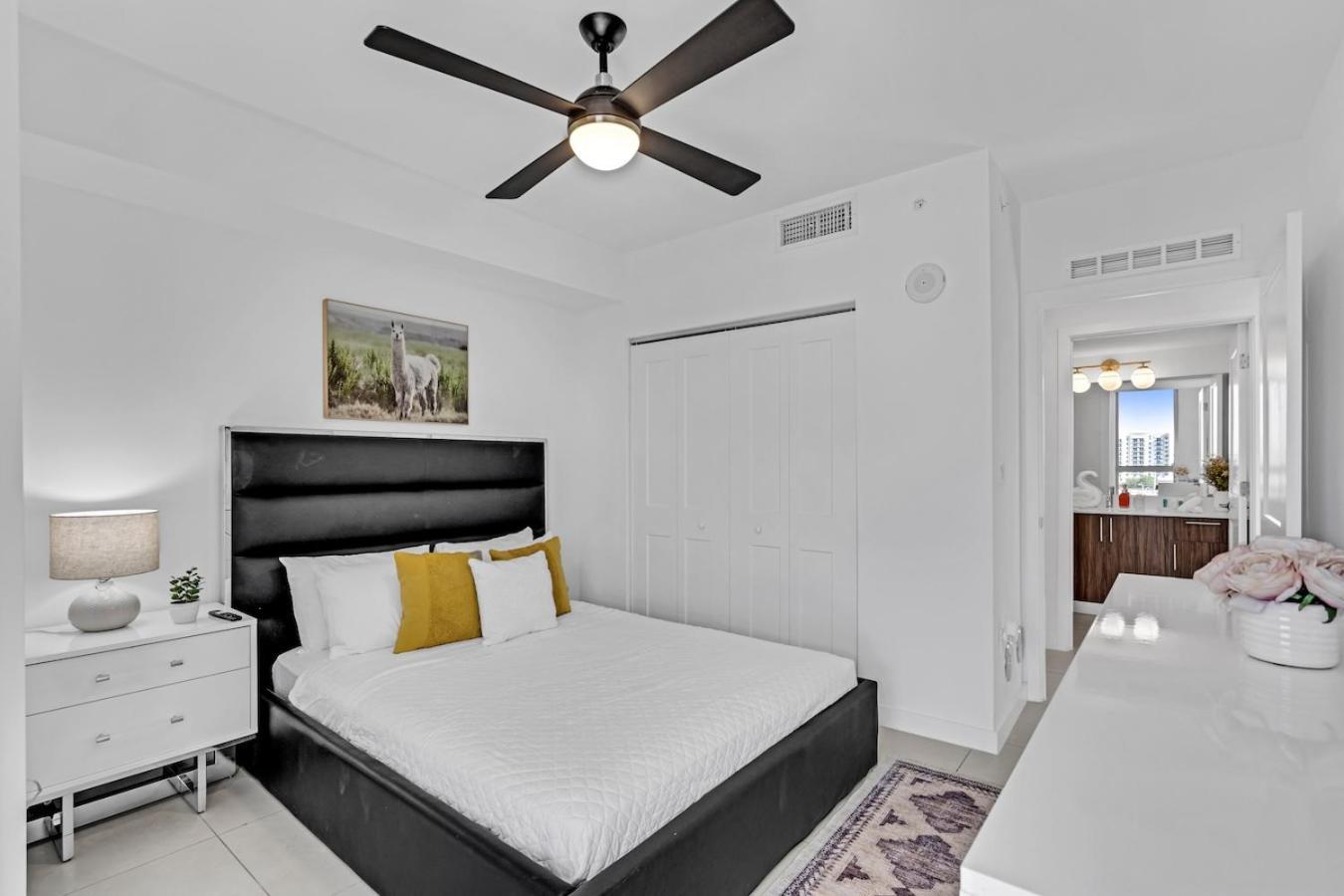 Chic 3 Bed Retreat Mins Brickell With Free Parking Apartment Miami