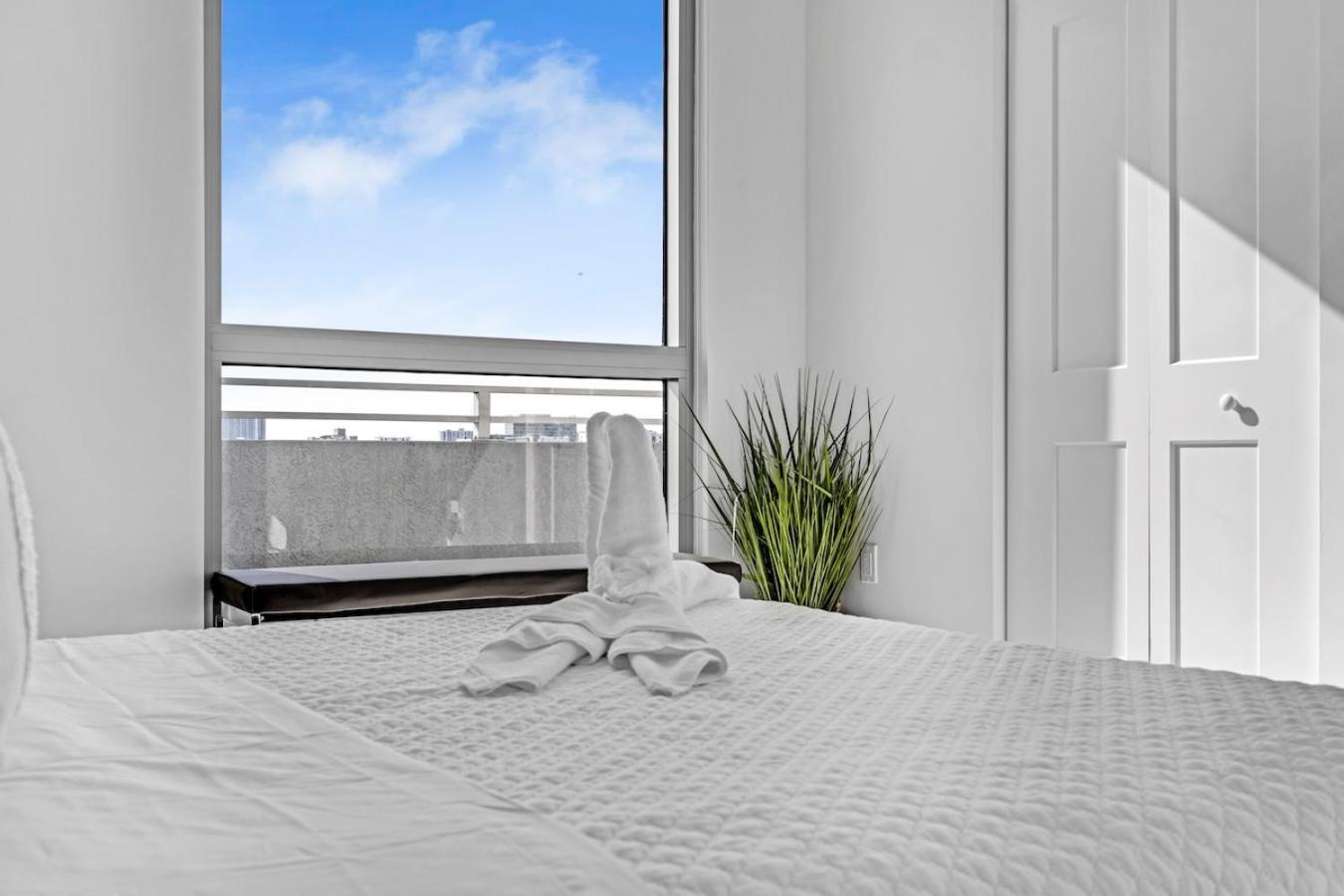 Chic 3 Bed Retreat Mins Brickell With Free Parking Miami