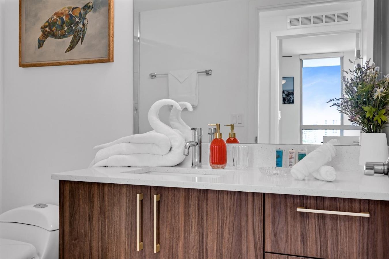 Chic 3 Bed Retreat Mins Brickell With Free Parking *