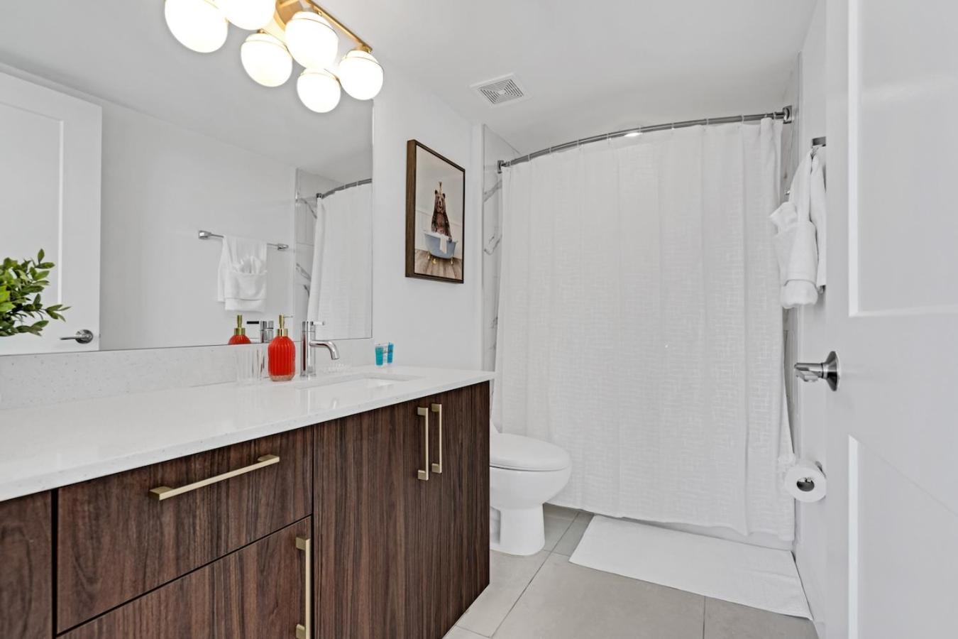 Chic 3 Bed Retreat Mins Brickell With Free Parking *