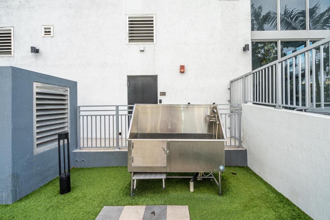 Chic 3 Bed Retreat Mins Brickell With Free Parking Apartment