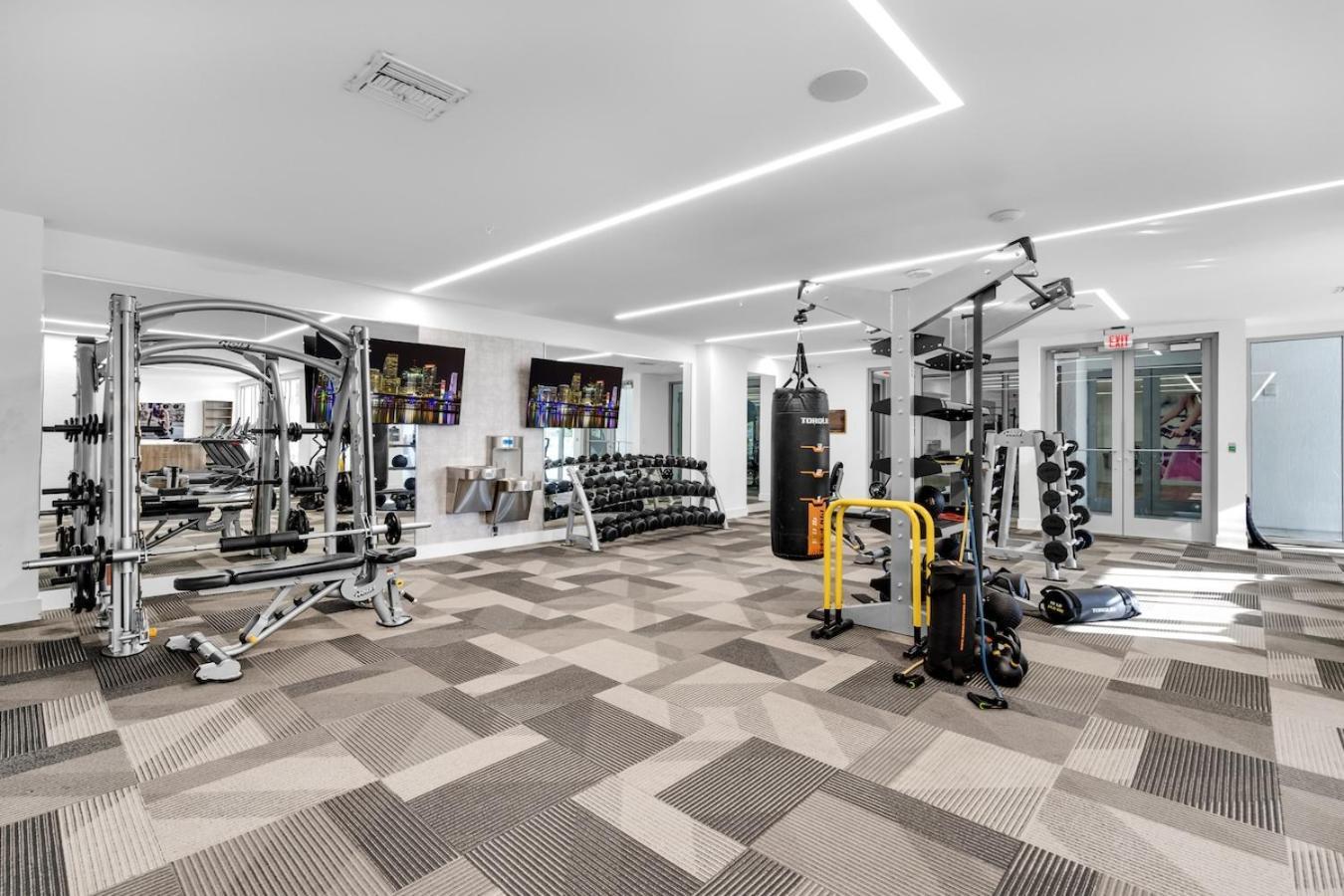 Chic 3 Bed Retreat Mins Brickell With Free Parking Apartment