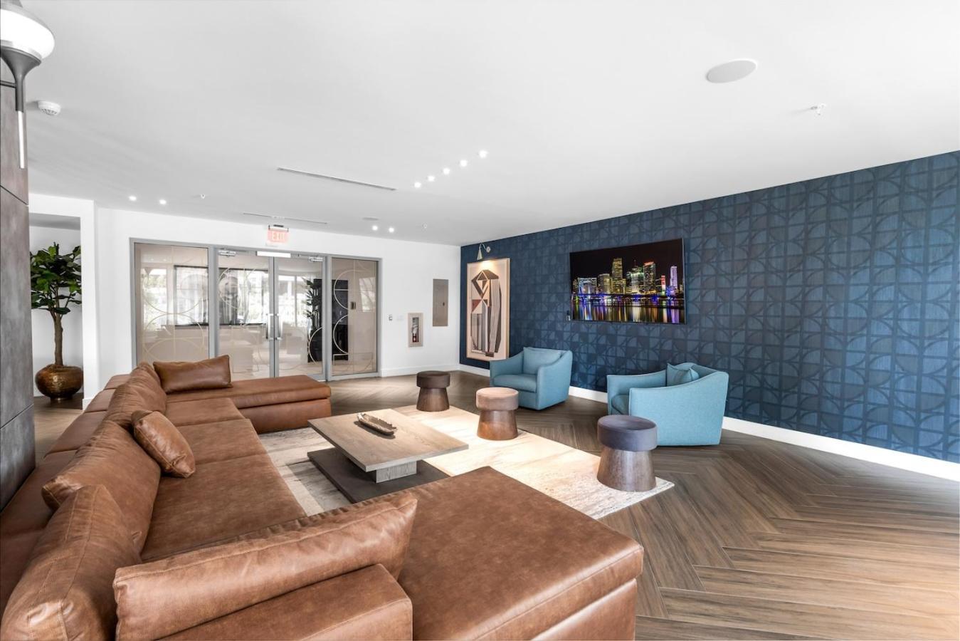 Chic 3 Bed Retreat Mins Brickell With Free Parking *