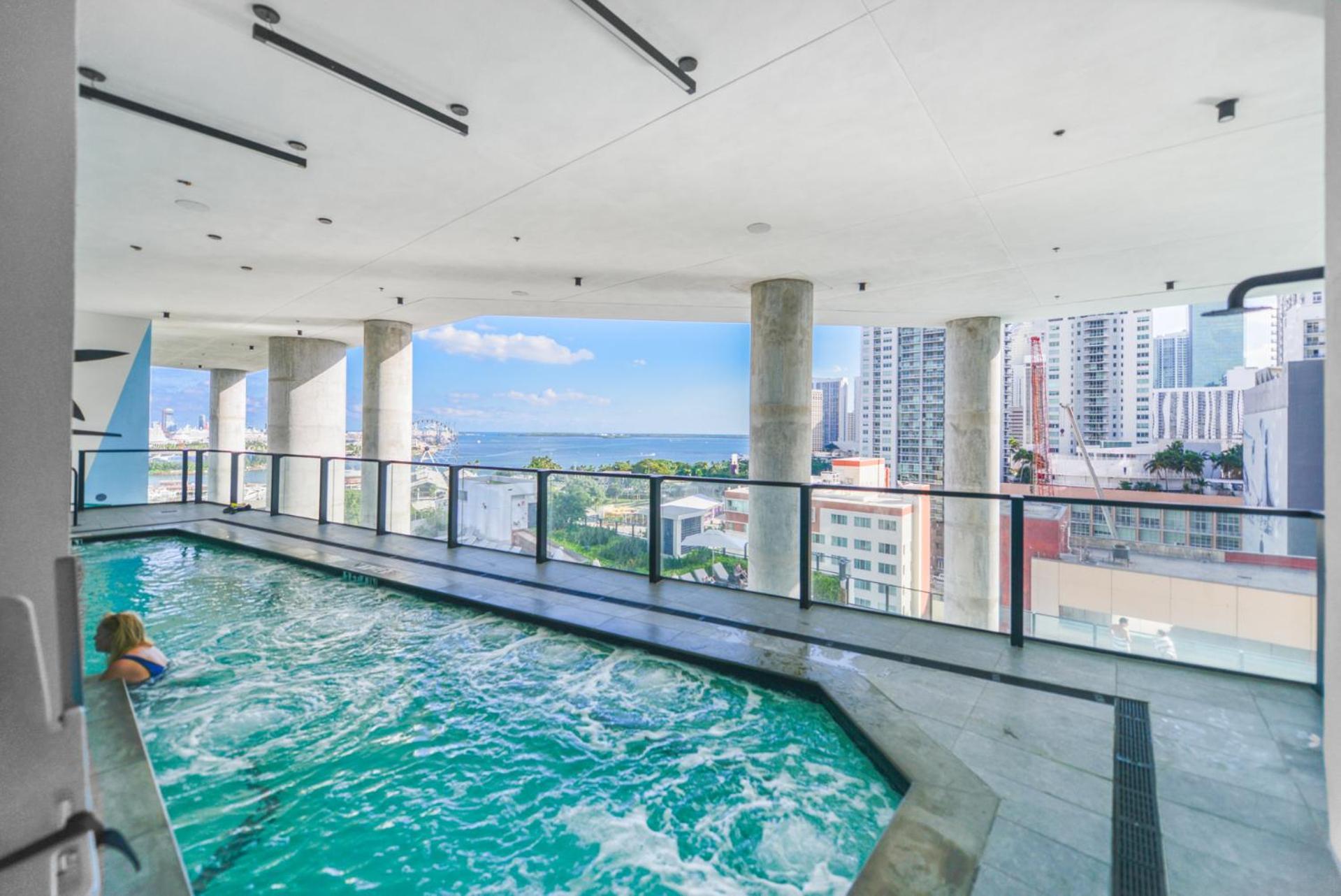 Exclusive Oasis: Charming Studio Near To Bayfront Park Apartment *