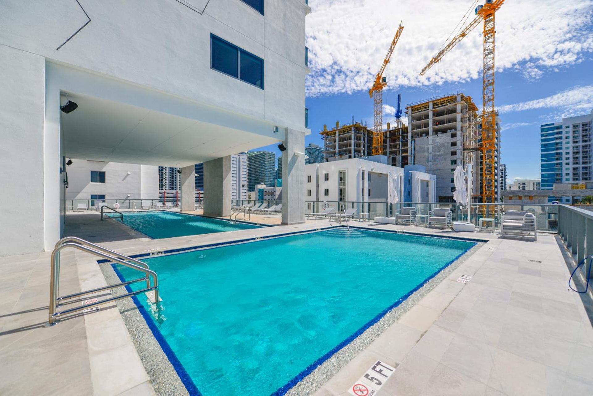 Prime Location: Luxury At Brickell Appartement *