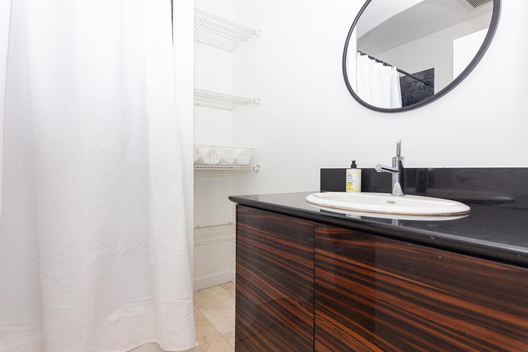 1 Bdrm - Heart Of Downtown - 5 Min To Wynwood Apartment