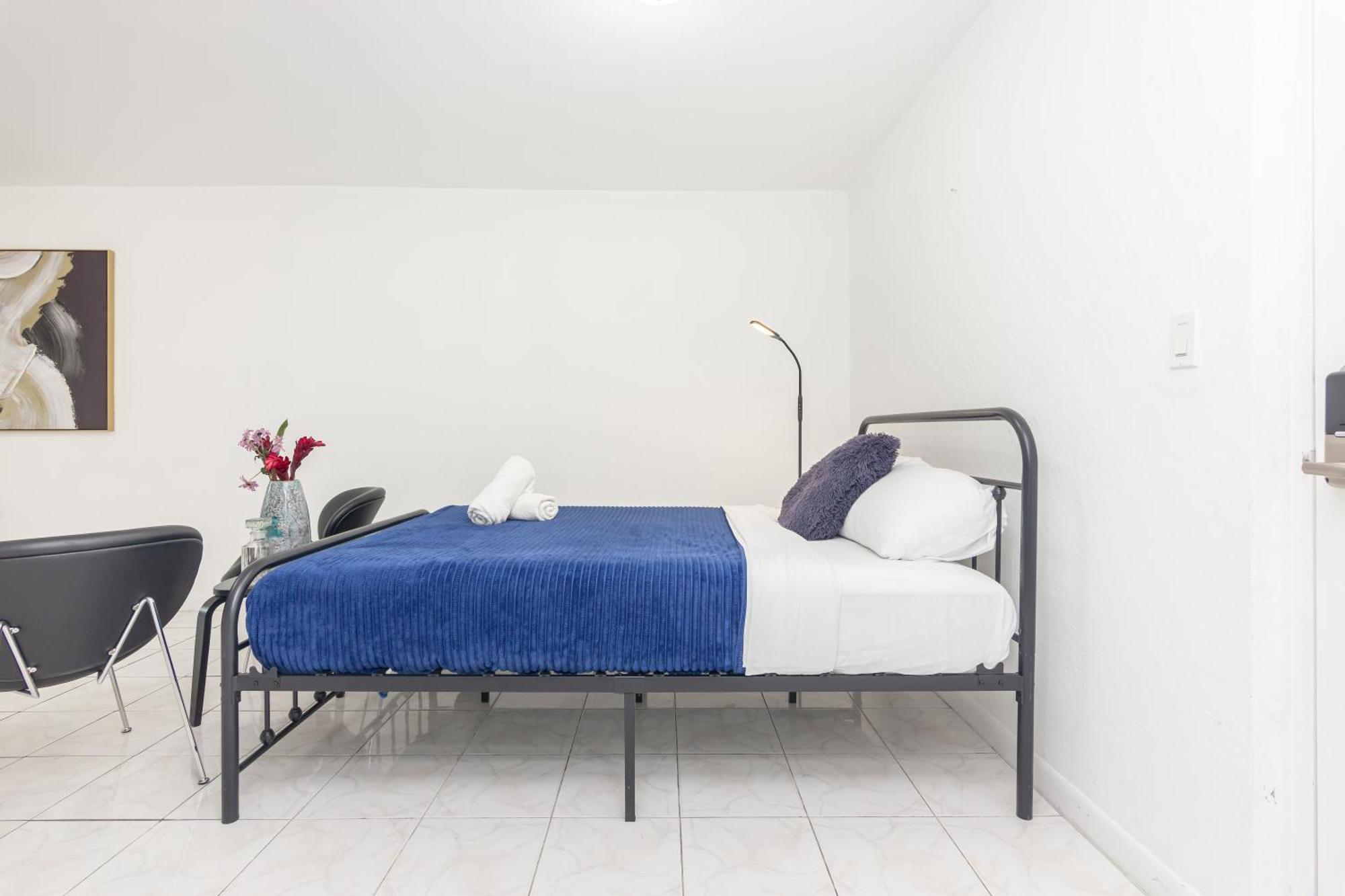 One Bedroom - With Parking & Balcony - Heart Of Wynwood Apartment