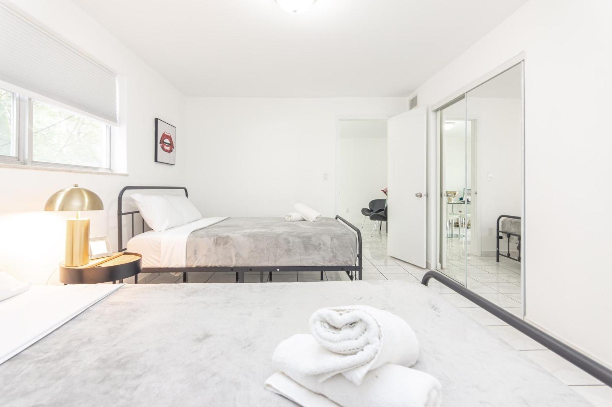 One Bedroom - With Parking & Balcony - Heart Of Wynwood Apartment
