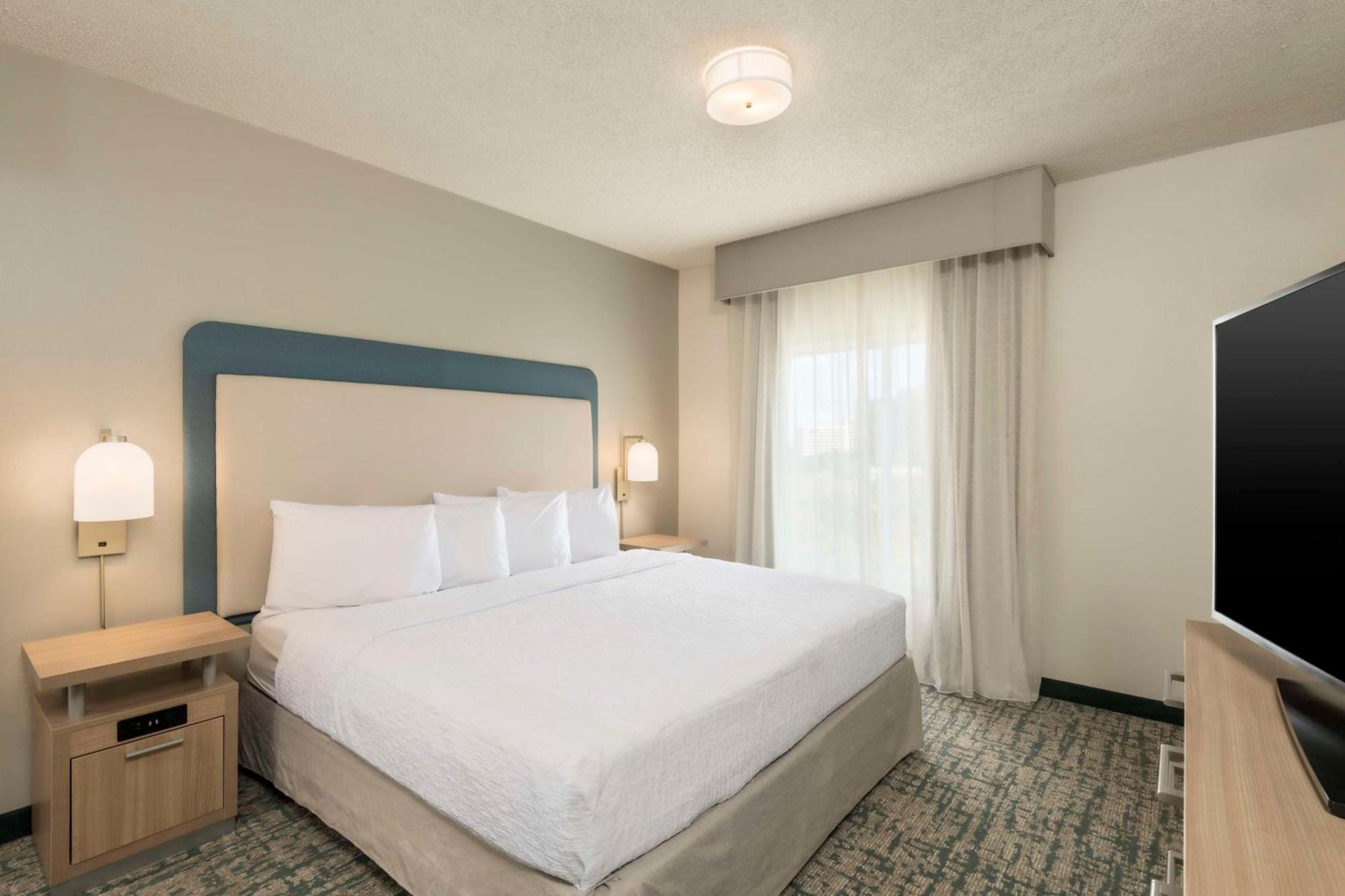 Homewood Airport/blue Lagoon 3*