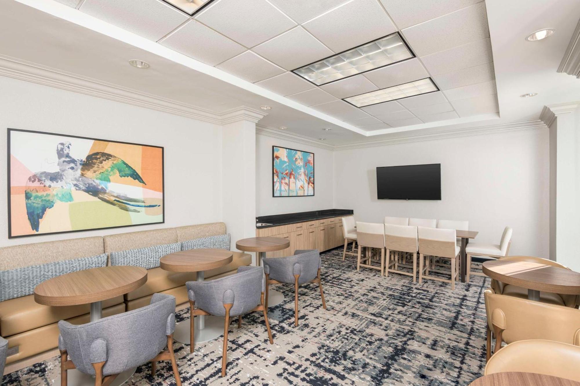 Hotel Homewood Airport/blue Lagoon