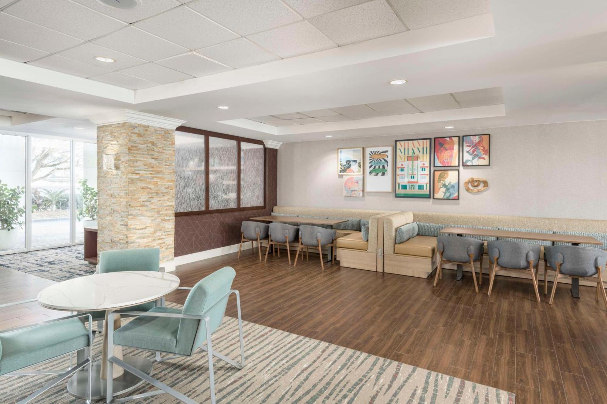 Homewood Airport/blue Lagoon 3*