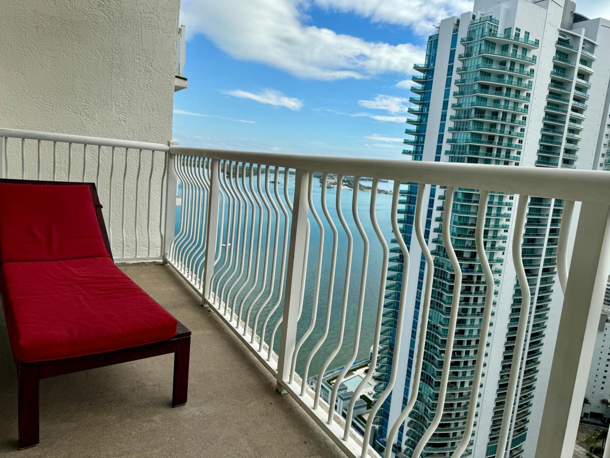Brickell Unit, Amazing View, Balcony, Pool, 1 Free Parking * Miami