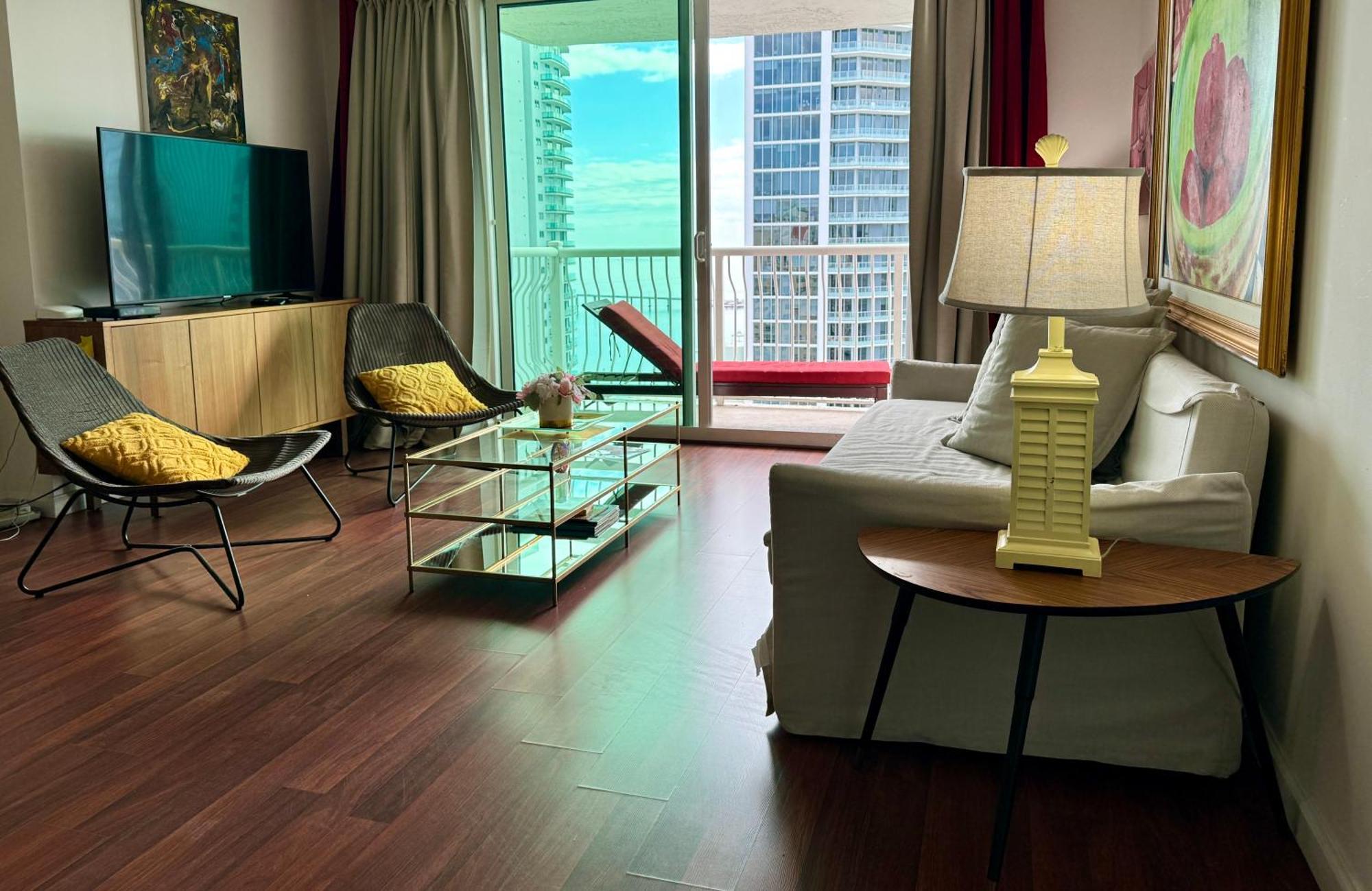Brickell Unit, Amazing View, Balcony, Pool, 1 Free Parking Apartment Miami