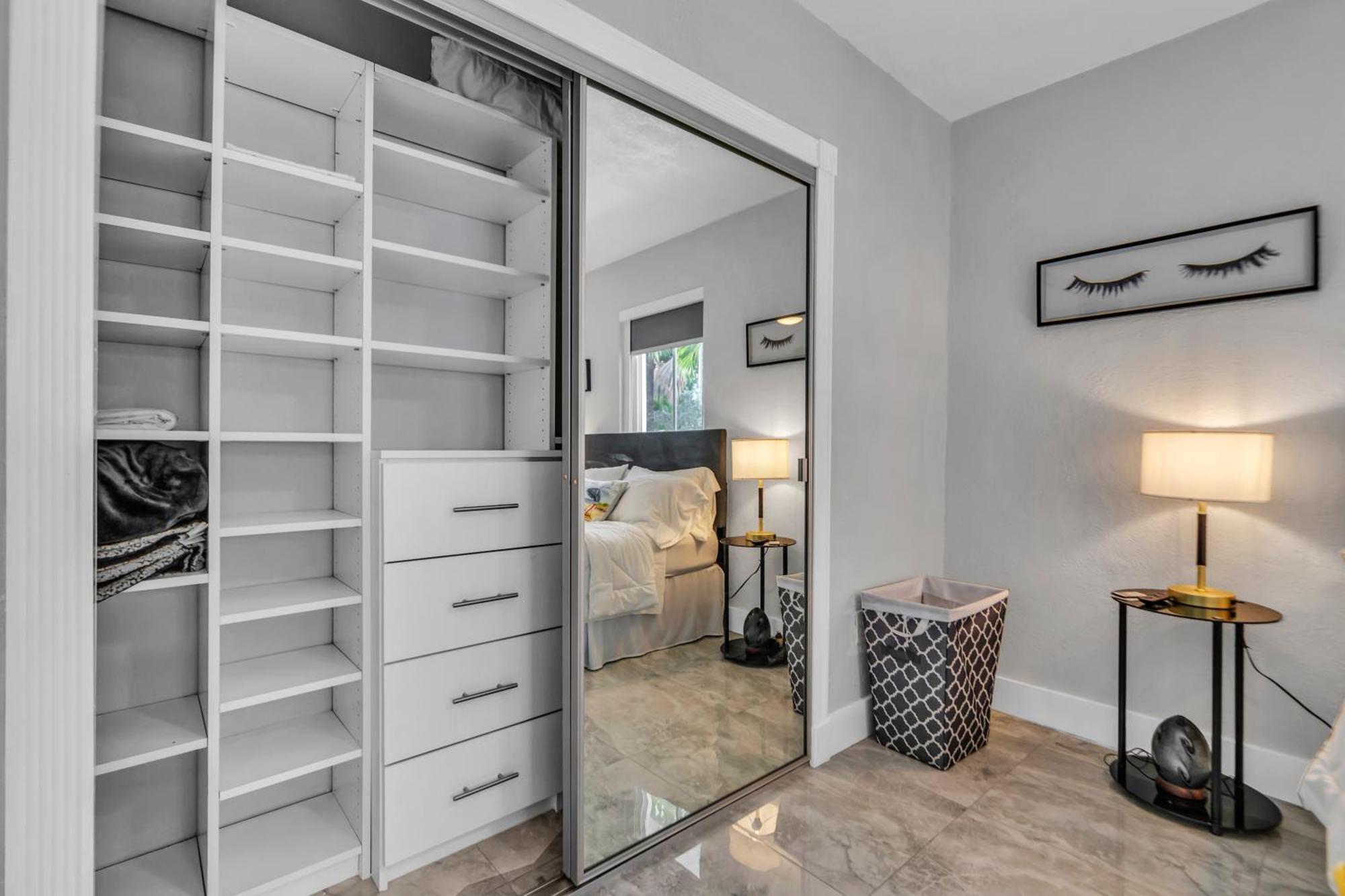 Little Gables Studio-your Escape-10min Airport Apartment *