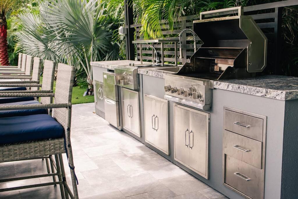 With Outdoor Sauna, Outdoor Bar And Pergola With Games Villa Miami