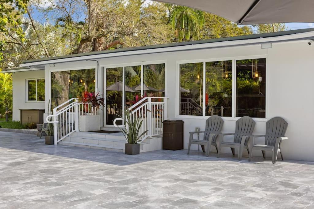 Villa With Outdoor Sauna, Outdoor Bar And Pergola With Games Miami