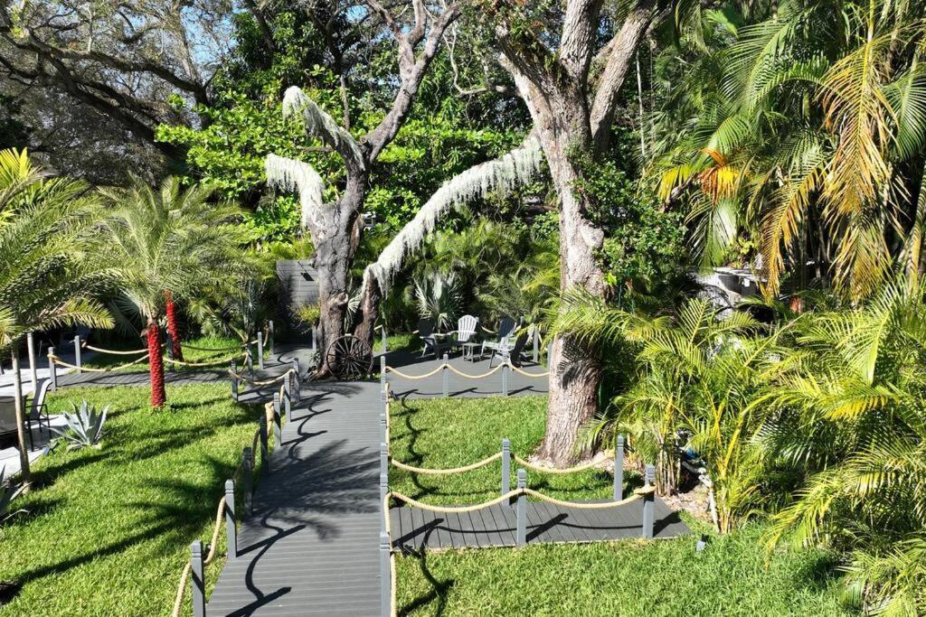 With Outdoor Sauna, Outdoor Bar And Pergola With Games Villa Miami