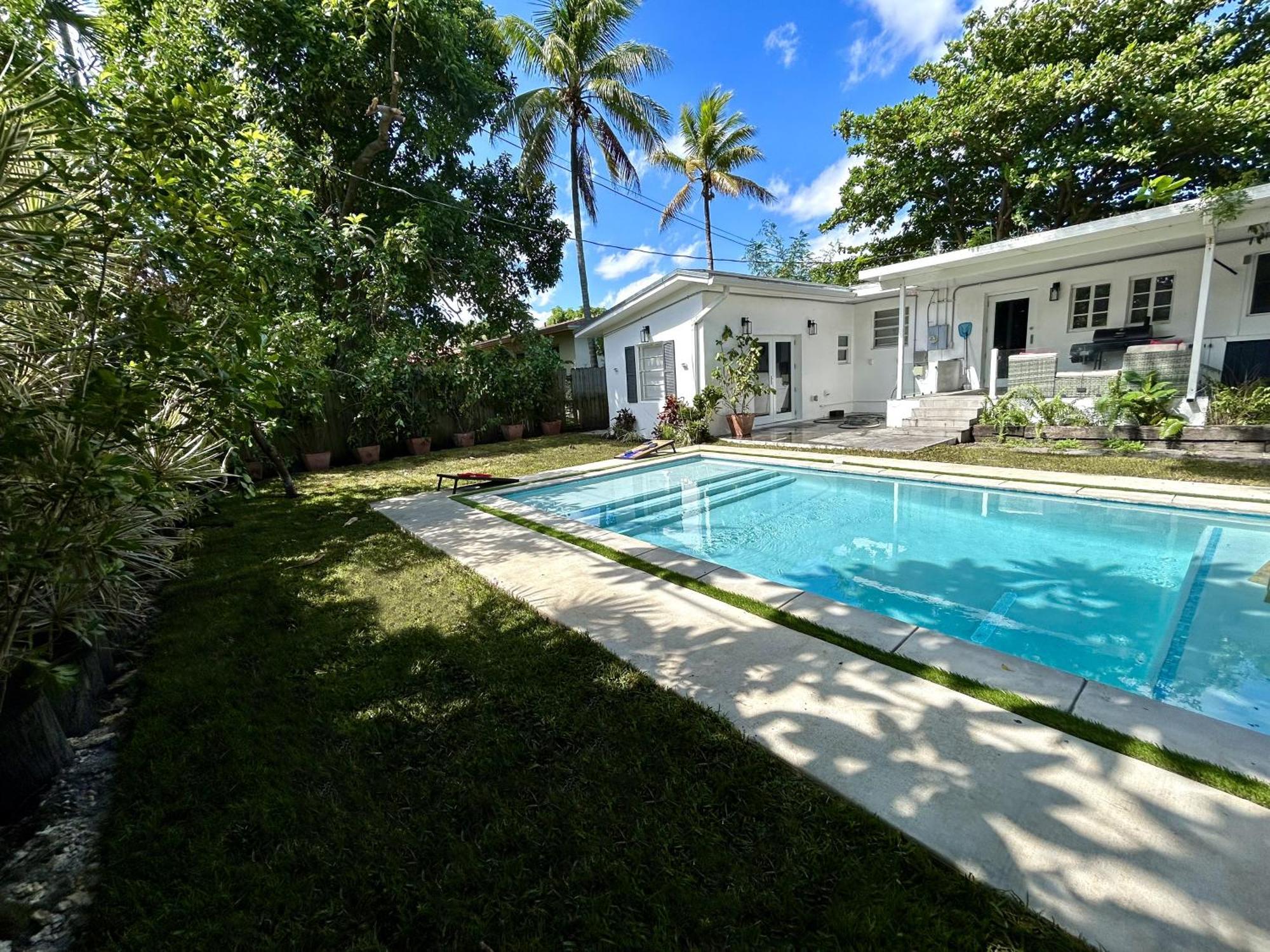 Villa With Pool Design District