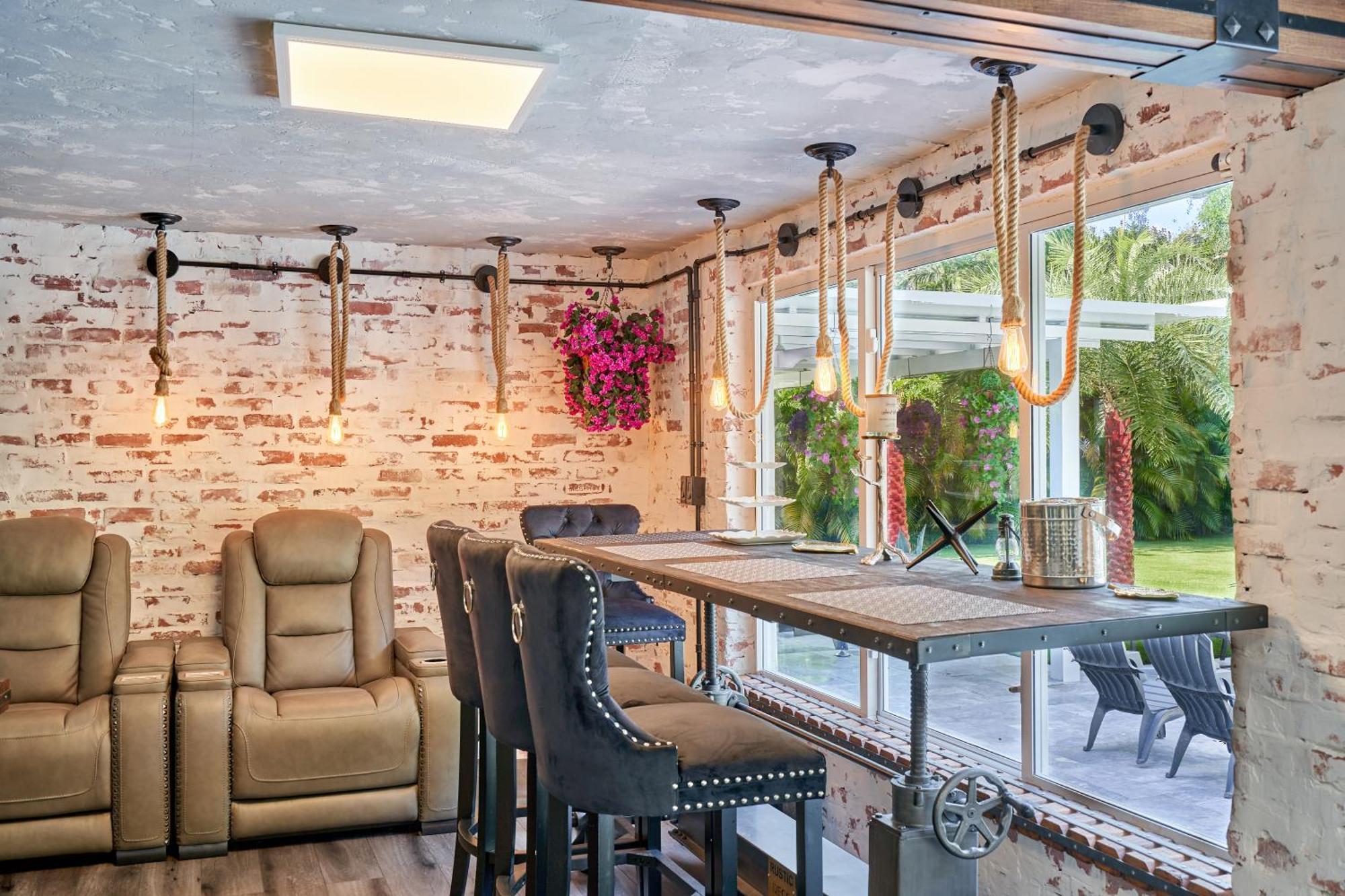 Villa With Outdoor Sauna, Outdoor Bar And Pergola With Games Miami