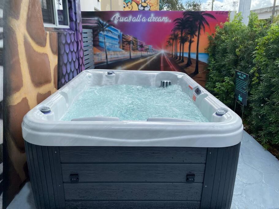 Unique Art Escape W/ Hottub, Arcade & Murals Vakantiehuis