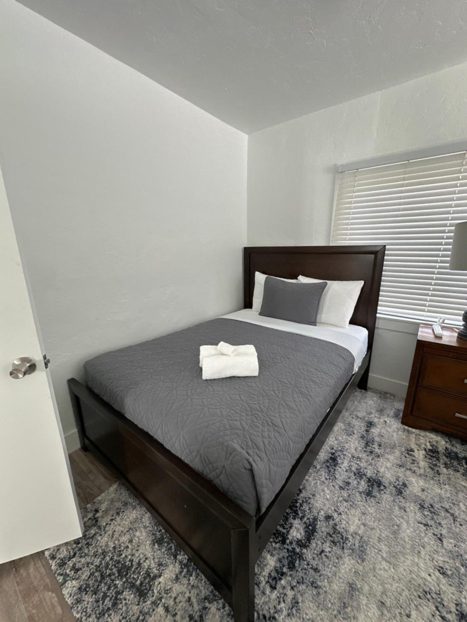 Vakantiehuis Entire 3/1 House Near Wynwood! Miami