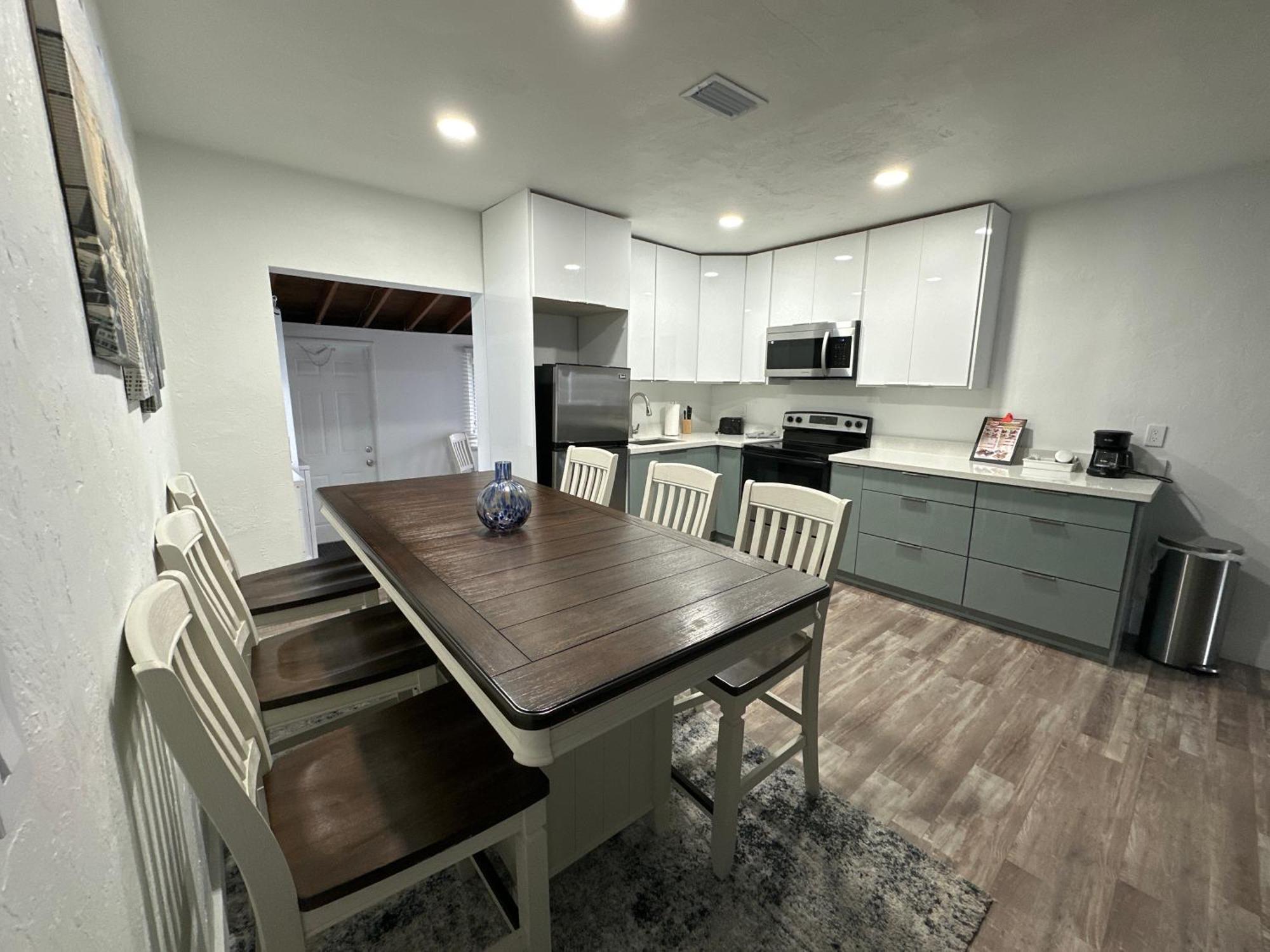 Vakantiehuis Entire 3/1 House Near Wynwood! Miami