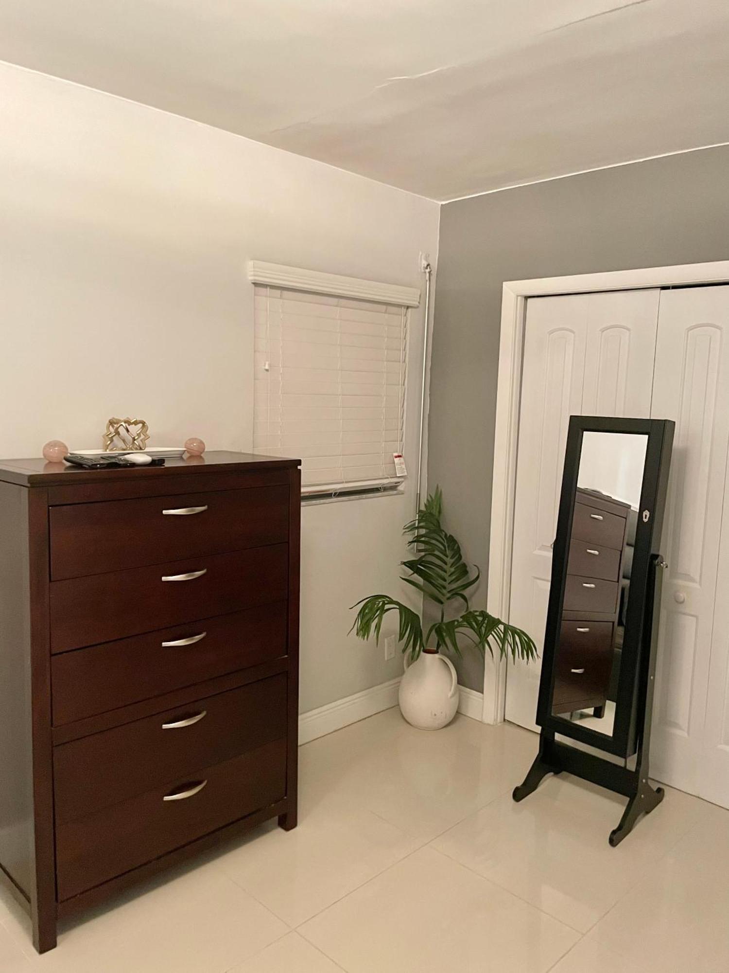 Vakantiehuis Modern Oversized 3 Bedroom In Location