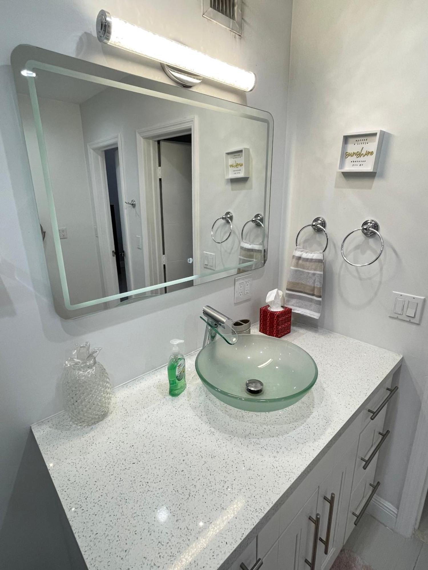 Modern Oversized 3 Bedroom In Location Vakantiehuis
