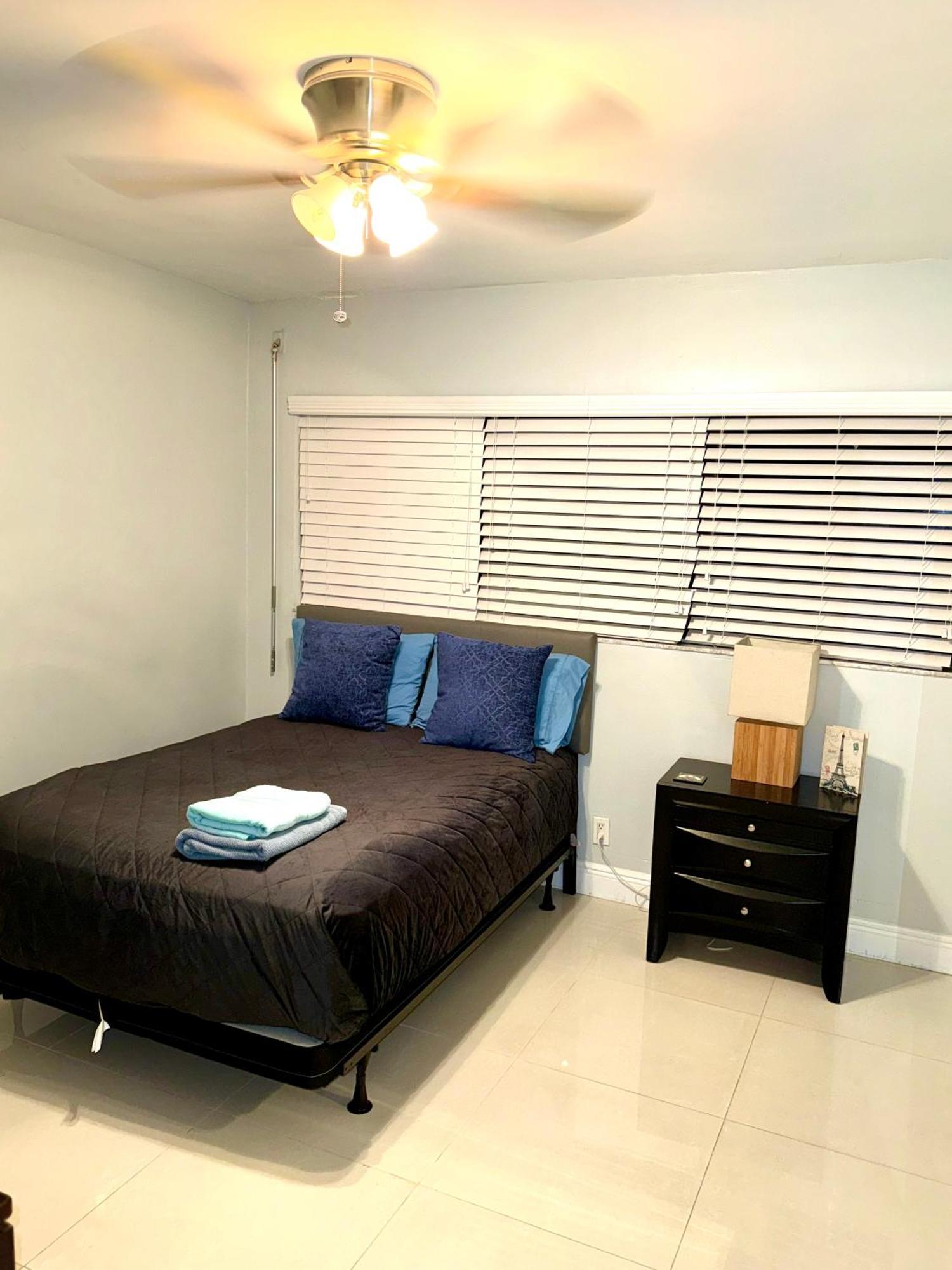 Modern Oversized 3 Bedroom In Location Vakantiehuis *