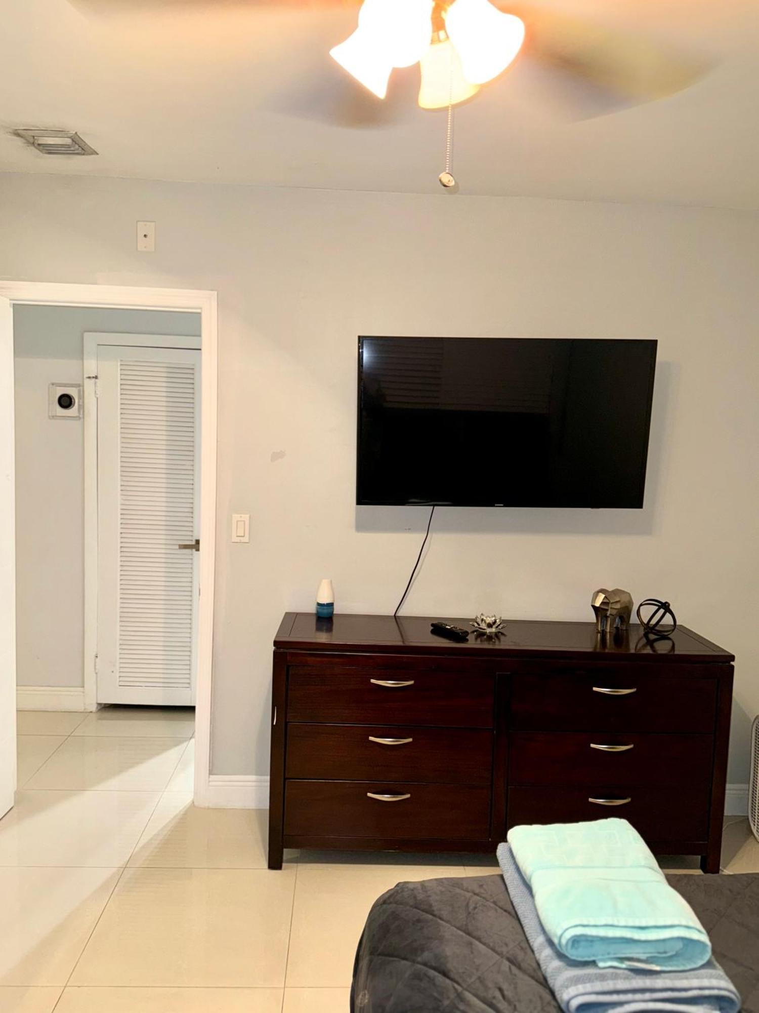 Modern Oversized 3 Bedroom In Location Miami