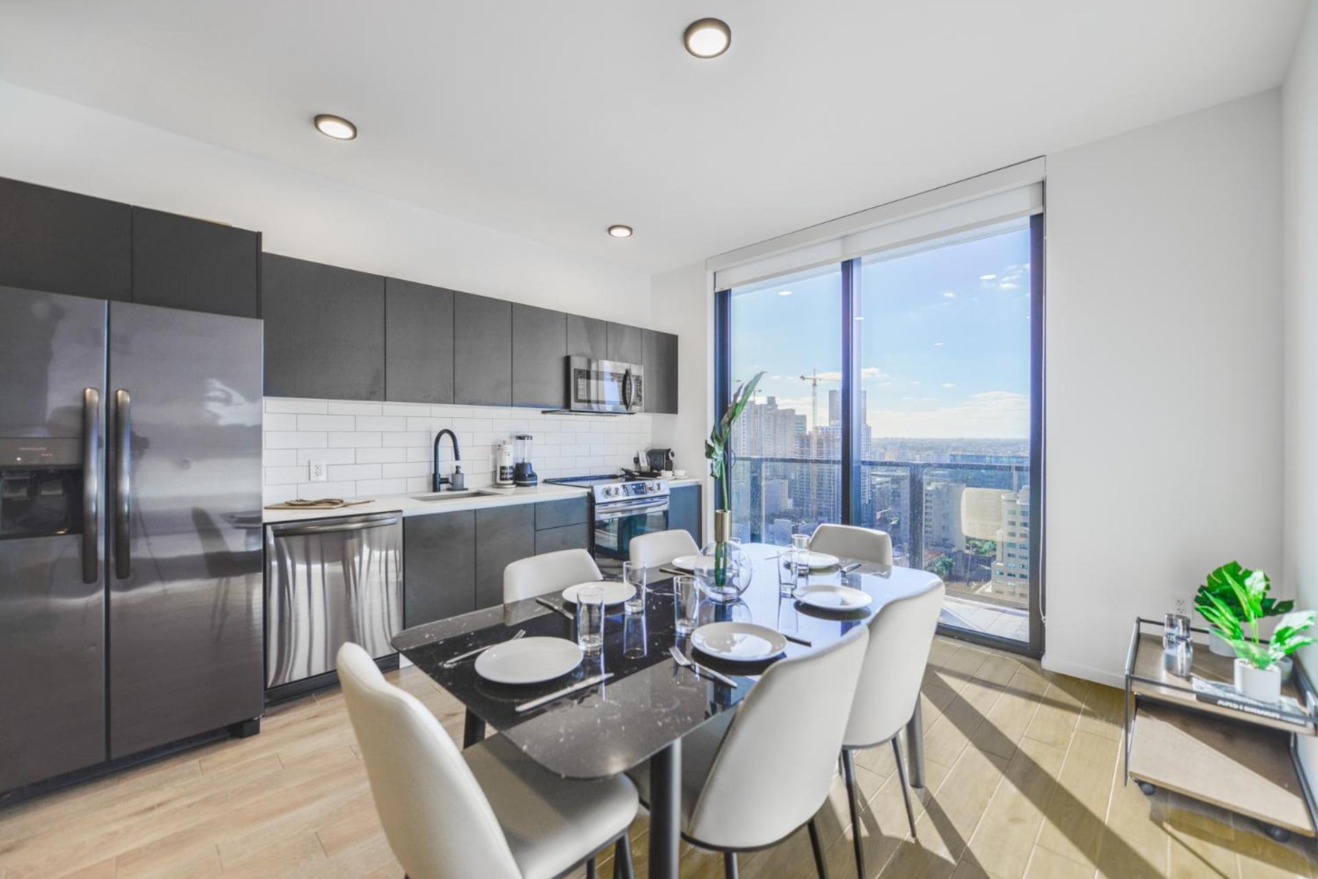 Luxury Apt With Amazing City Views All Of Apartment