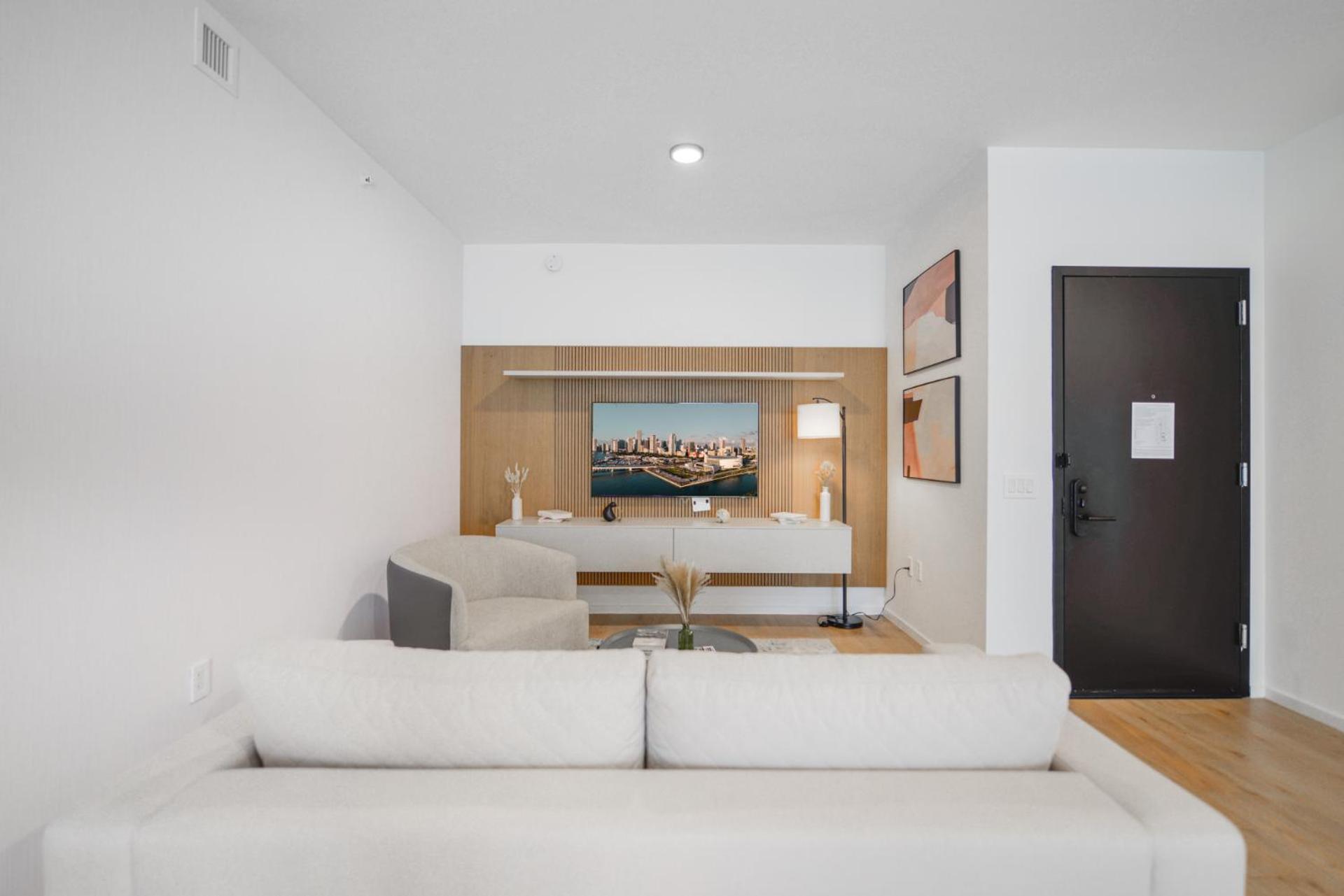 Luxury Apt With Amazing City Views All Of Apartment