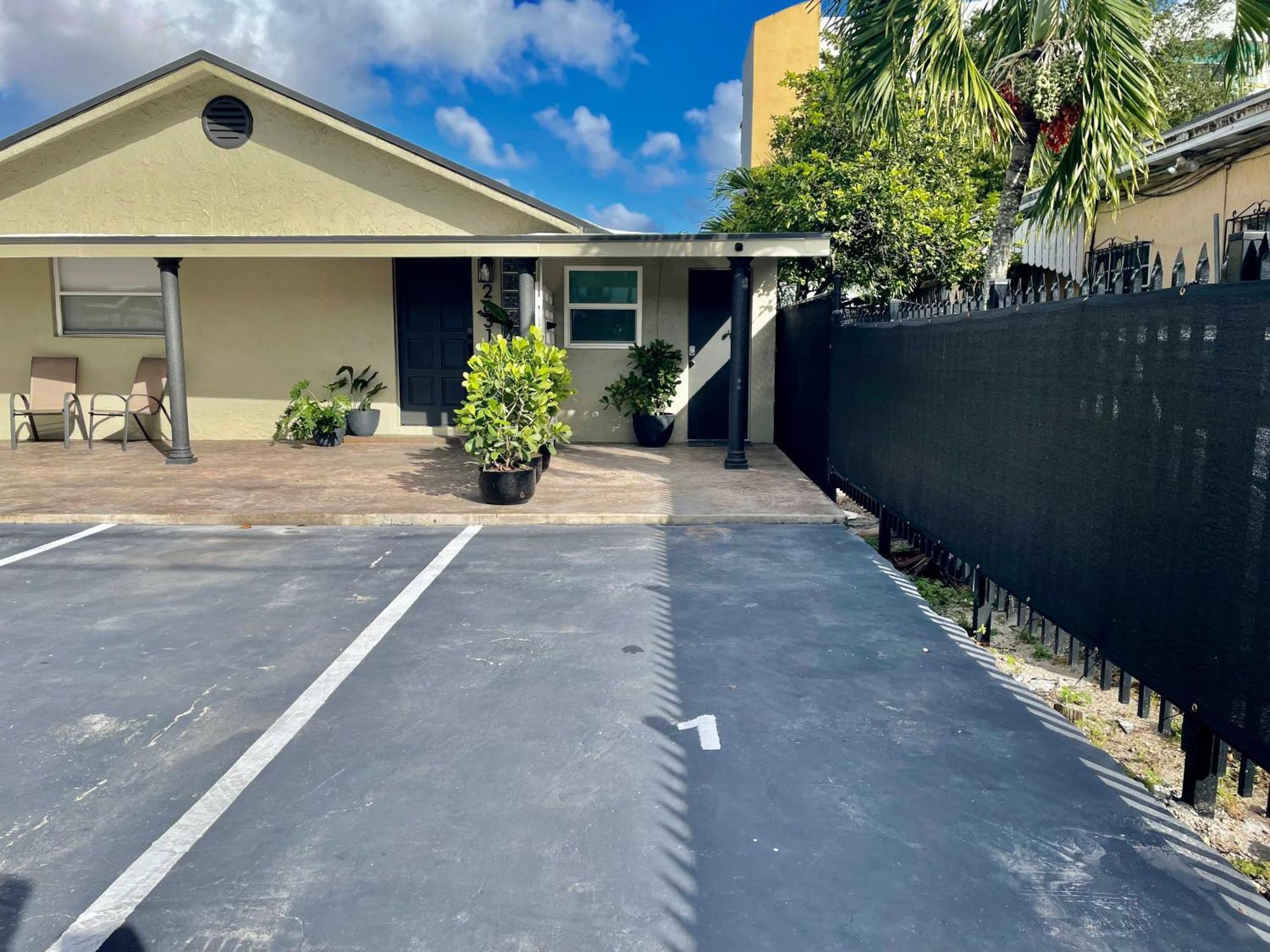 Apartment Cozy W/gated Parking *