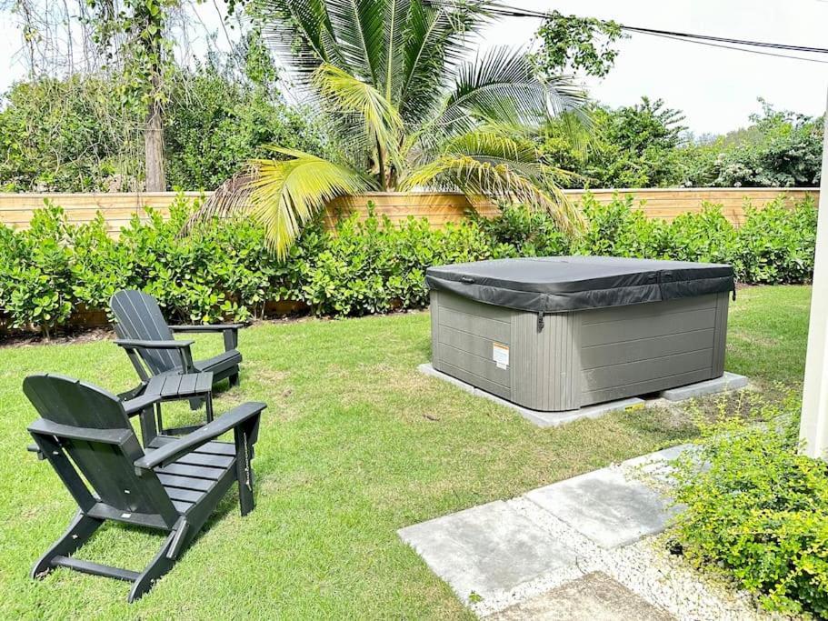 Coconut Grove Mid-century Jungle Oasis *