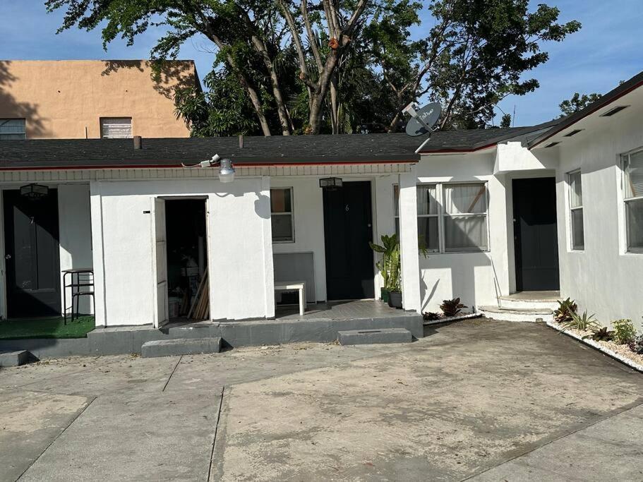 Clara - Little Havana * Miami