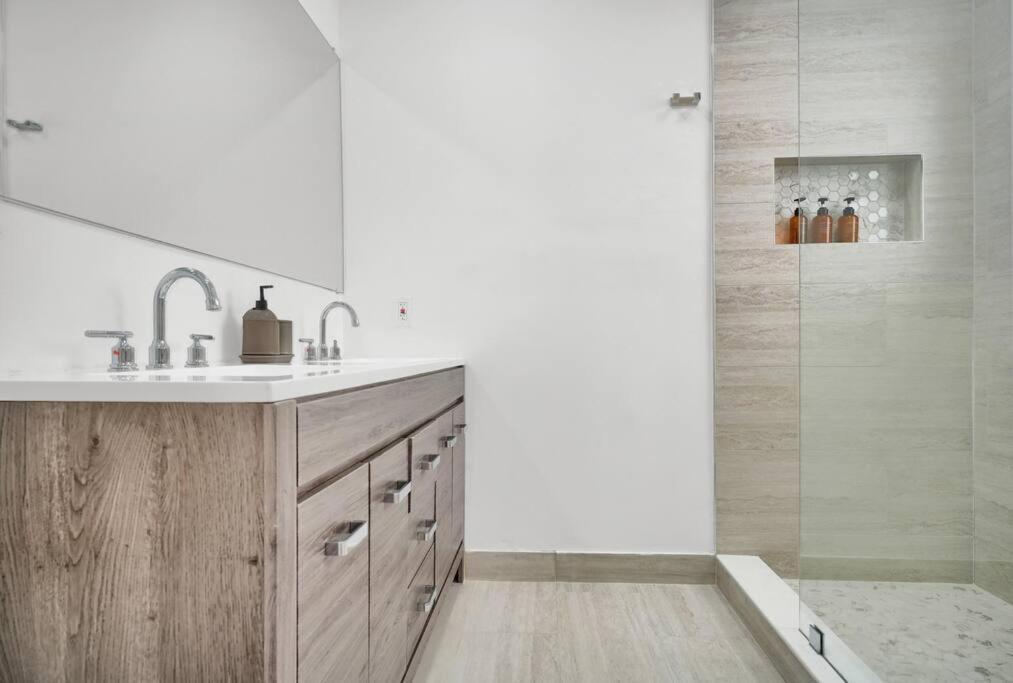 3 Bed 2 Bath Near Miami