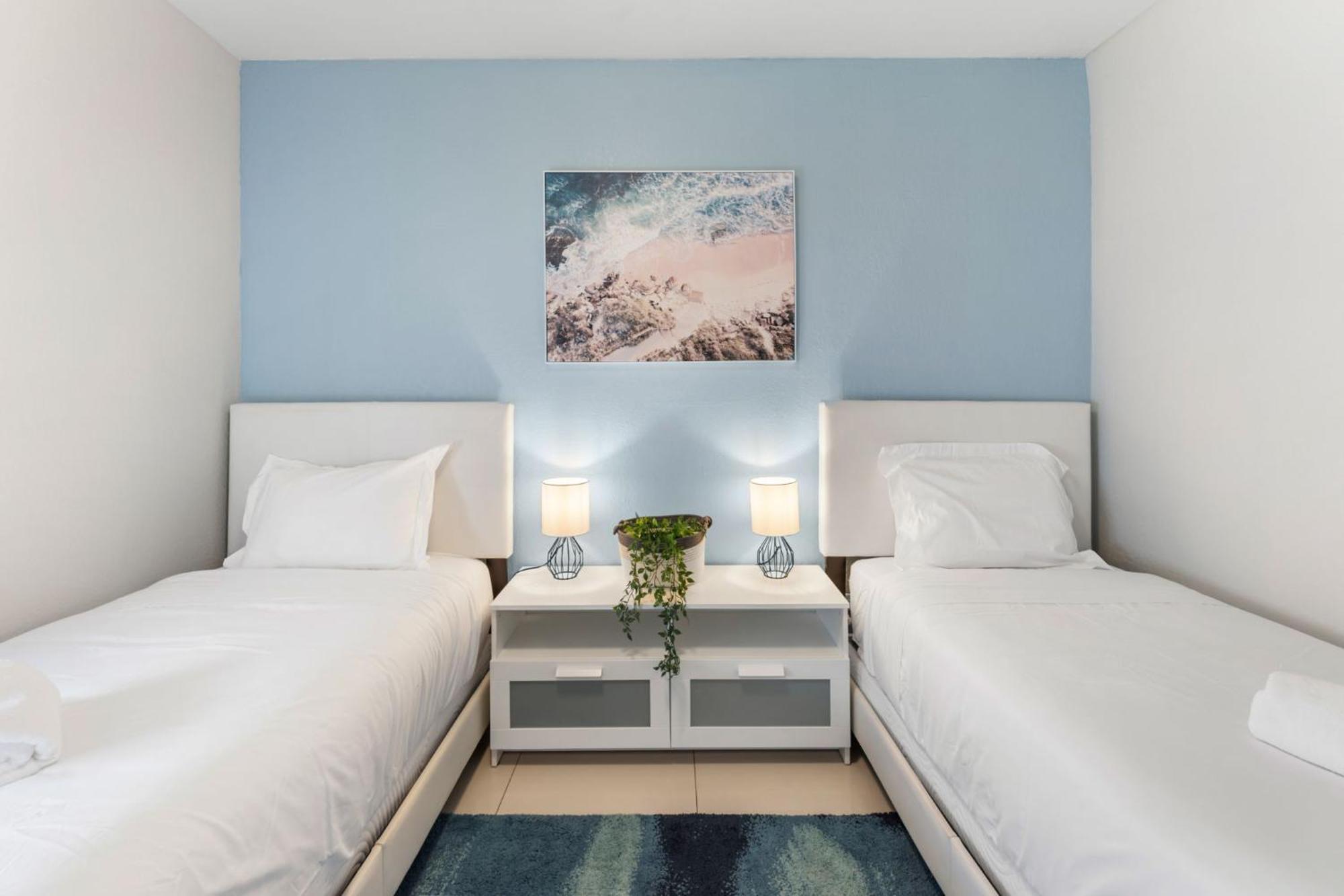 Cozy 2 Bedroom W/gated Parking, Patio & W/d