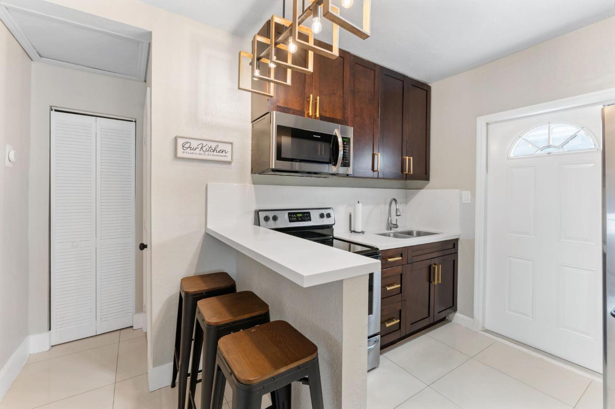 Apartment Cozy 2 Bedroom W/gated Parking, Patio & W/d Miami